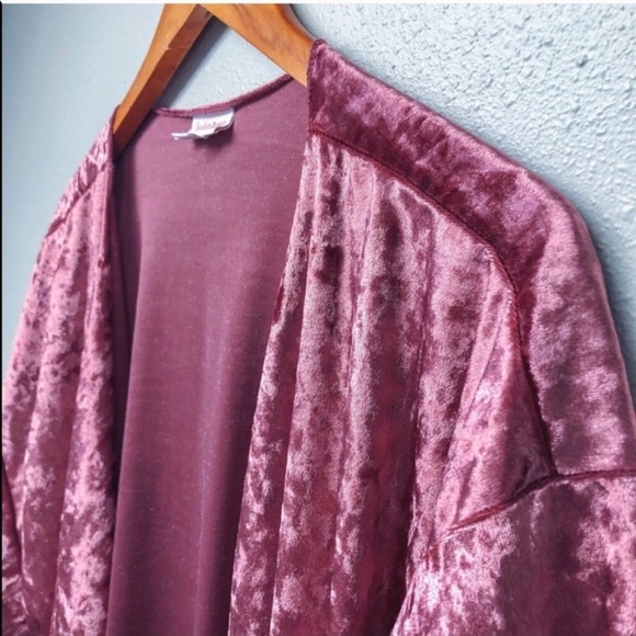 LuLaRoe Sweaters - LuLaRoe Velvet Elegant Pink Shirley Kimono